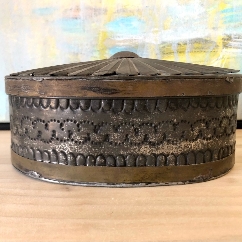 Vintage Lidded Oval Tin Box